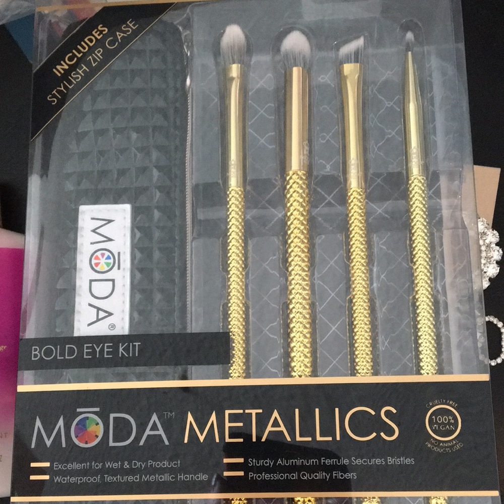 Moda Metallics  Makeup Brush Set w case